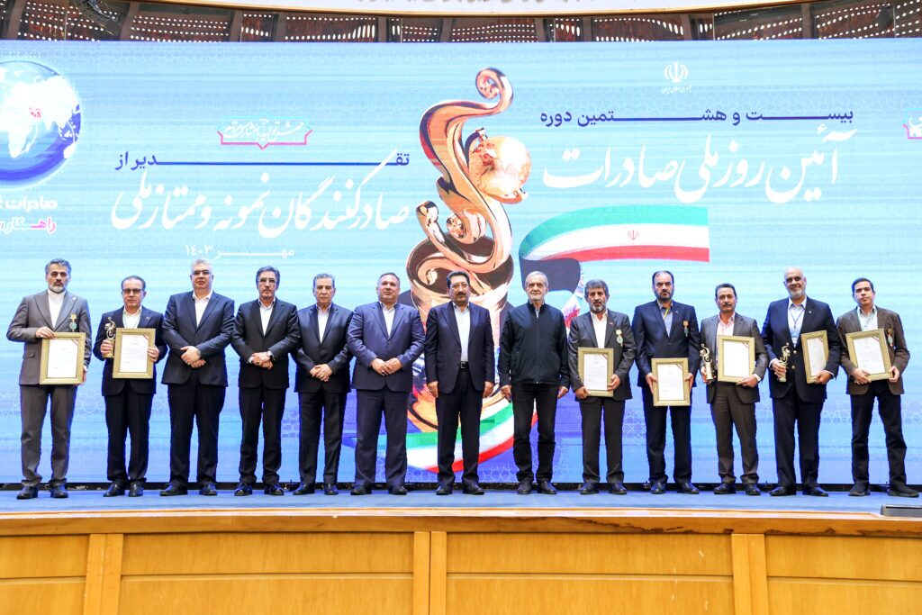 تجلیل از ۳ واحد صنعتی هرمزگان تجلیل از ۳ واحد صنعتی هرمزگان