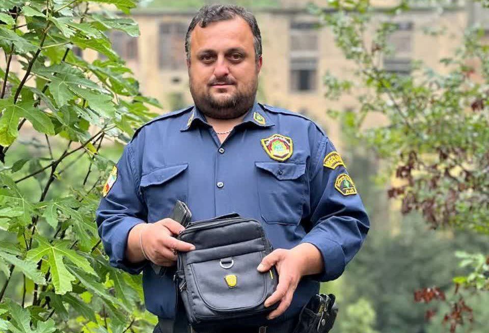 کار خداپسندانه پارکبان ماسوله‌ای با بازگرداندن کیف ۵۰ میلیون دیناری به صاحبش