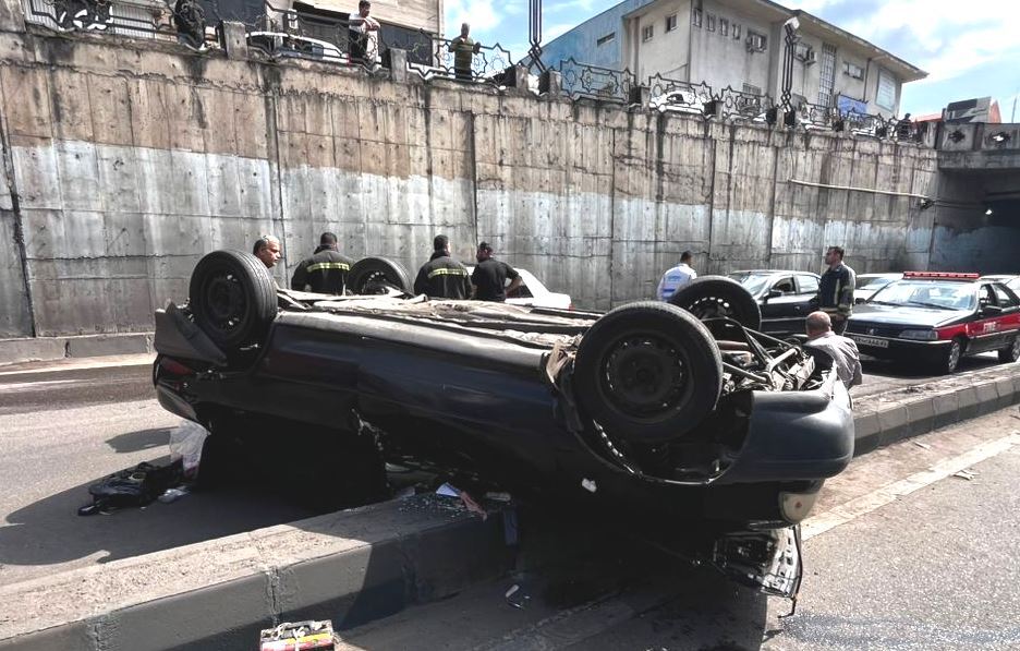 واژگونی خودروی سواری در زیر گذر محله رشتیان