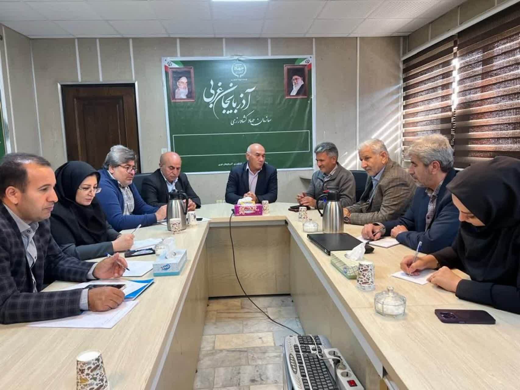 تاکید بر توسعه تولید نهال گواهیشده در گلخانههای آذربایجانغربی تاکید بر توسعه تولید نهال گواهیشده در گلخانههای آذربایجانغربی