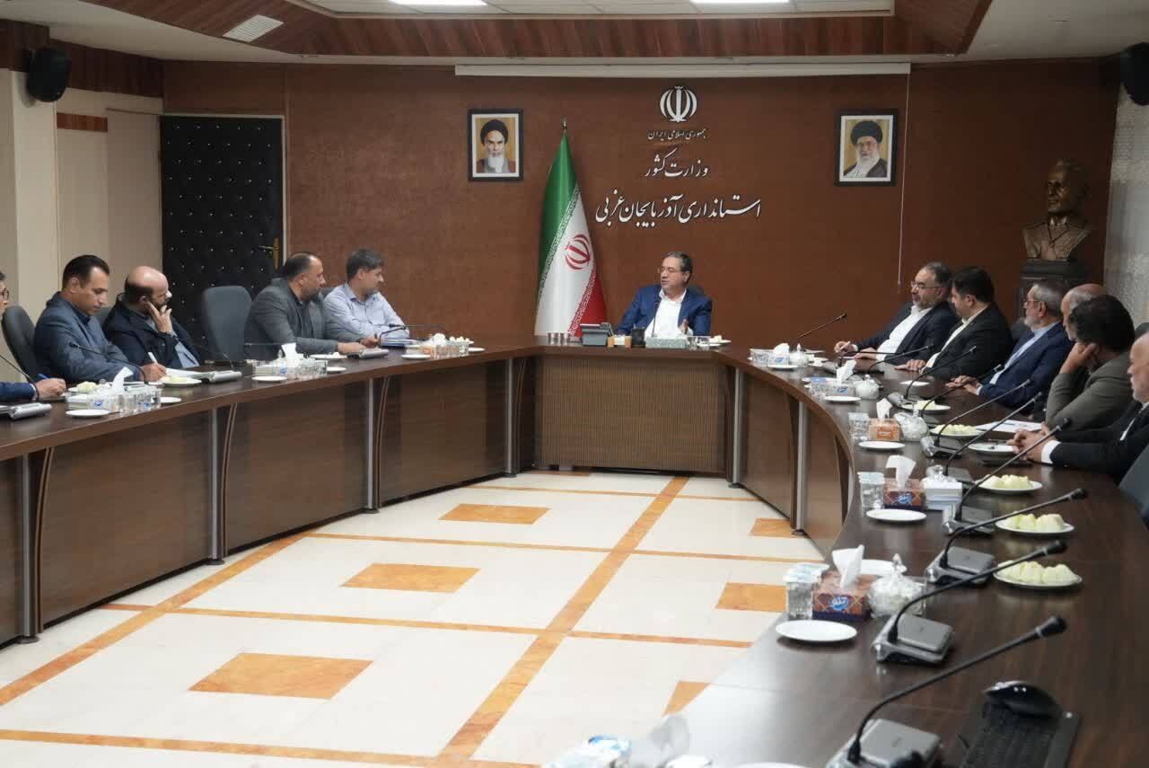 برگزاری نشست اعضای هیئت فوتبال و تیم نود ارومیه با استاندار آذربایجان‌غربی