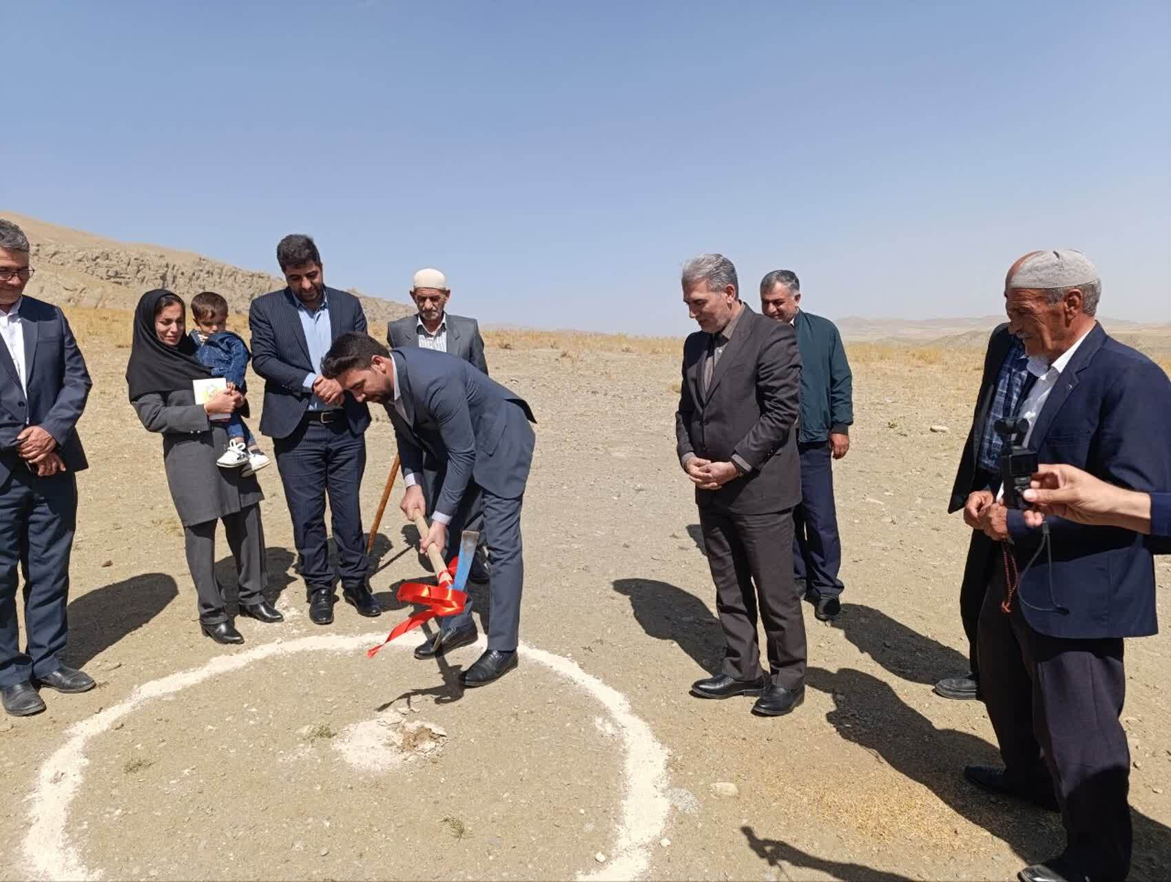 آغاز عملیات اجرایی بوستان روستای شیرکی سلماس آغاز عملیات اجرایی بوستان روستای شیرکی سلماس