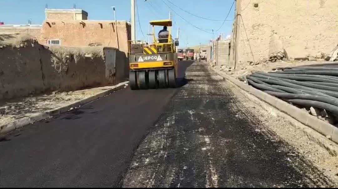 نهضت آسفالت روستاهای بخش مرکزی باروق به علیبلاغی رسید نهضت آسفالت روستاهای بخش مرکزی باروق به علیبلاغی رسید