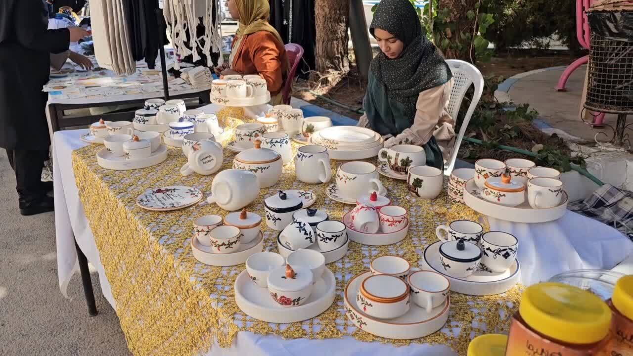 برگزاری نمایشگاه عفاف و حجاب و اقتصاد مقاومتی در دانشکده پیراپزشکی یزد برگزاری نمایشگاه عفاف و حجاب و اقتصاد مقاومتی در دانشکده پیراپزشکی یزد