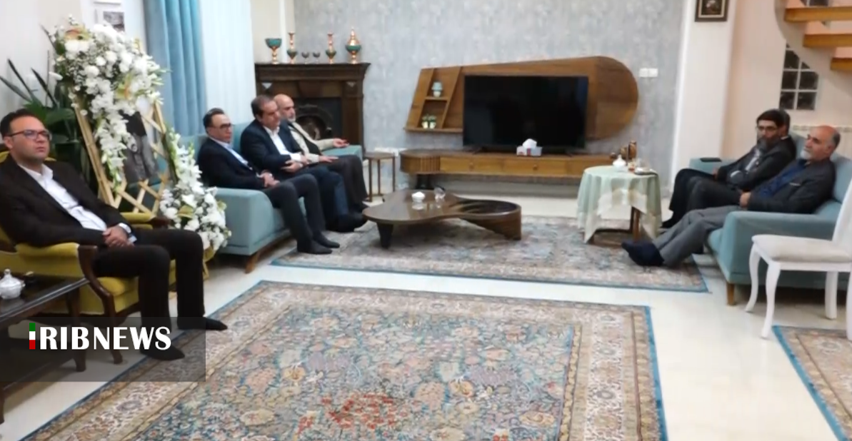 دیدار استاندار ایلام و معاون وزیر فرهنگ و ارشاد اسلامی با خانواده هنرمندان فقید استان