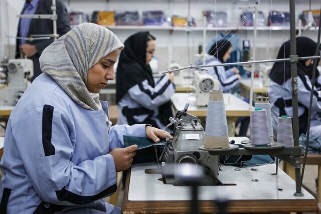 فعالیت حدود ۲۵۰ واحد تولیدی پوشاک در مرکز آذربایجان‌غربی