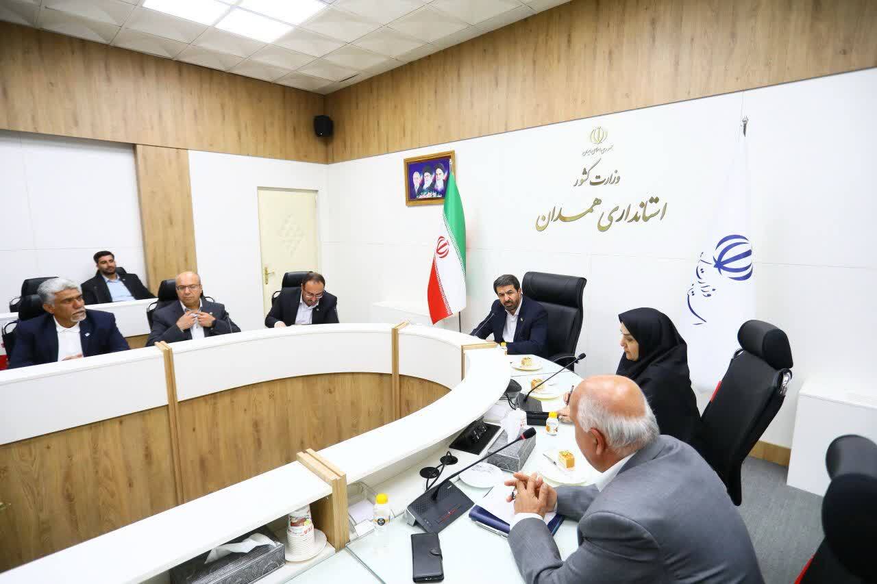 استاندار همدان: پیمانکاران همکاران و شرکای دولت در پیشبرد توسعه عمرانی  استاندار همدان: پیمانکاران همکاران و شرکای دولت در پیشبرد توسعه عمرانی