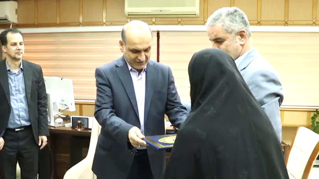 تجلیل از خانواده نخستین شهید مدافع سلامت گیلان و همسر جانباز ۷۰ درصد تجلیل از خانواده نخستین شهید مدافع سلامت گیلان و همسر جانباز ۷۰ درصد