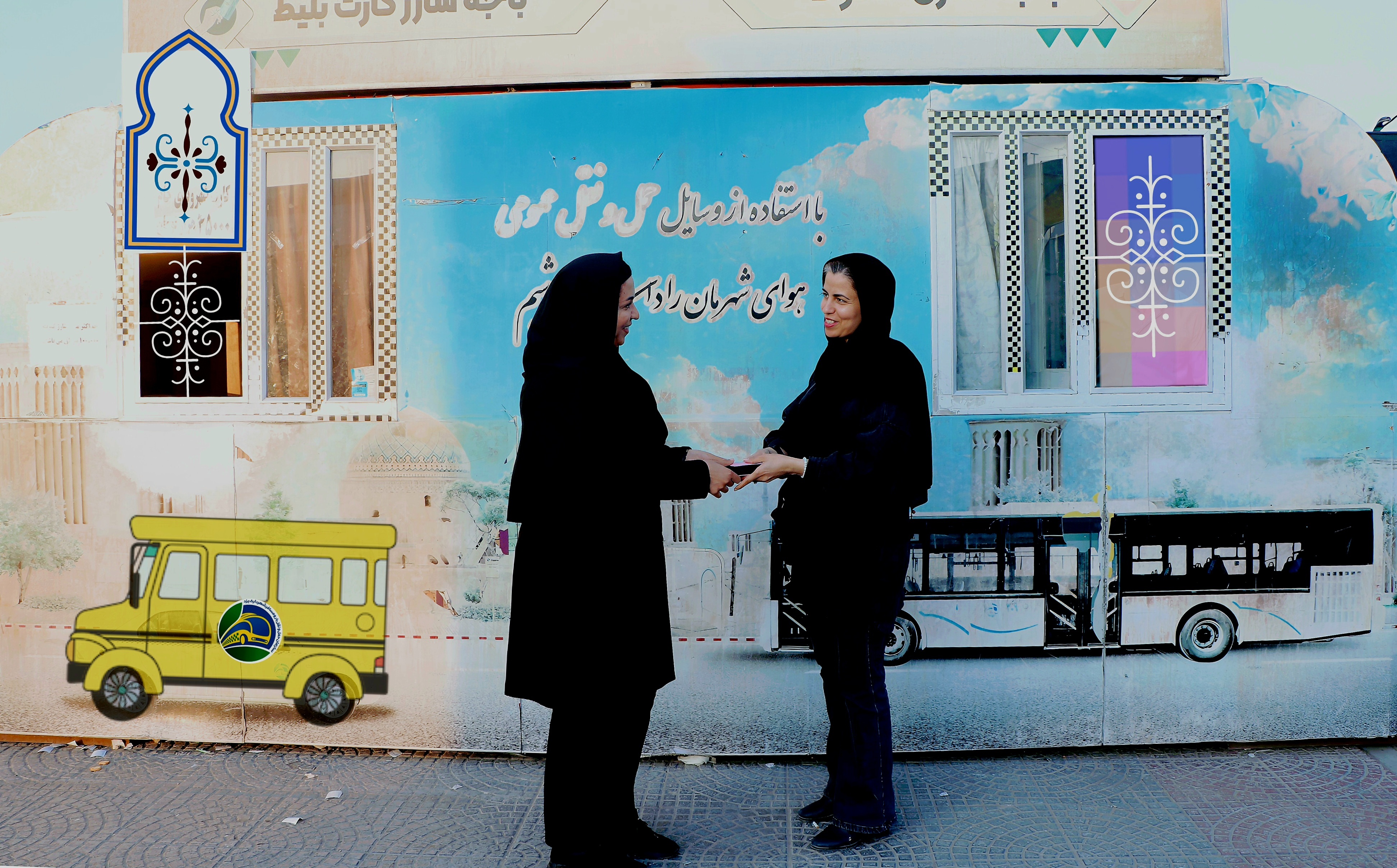امانتداری بانوی راننده ناوگان حمل ونقل عمومی در یزد امانتداری بانوی راننده ناوگان حمل ونقل عمومی در یزد