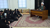 دیدار صمیمانه نماینده ولی فقیه درگیلان با جمعی از دانش‌آموزان گیلانی
