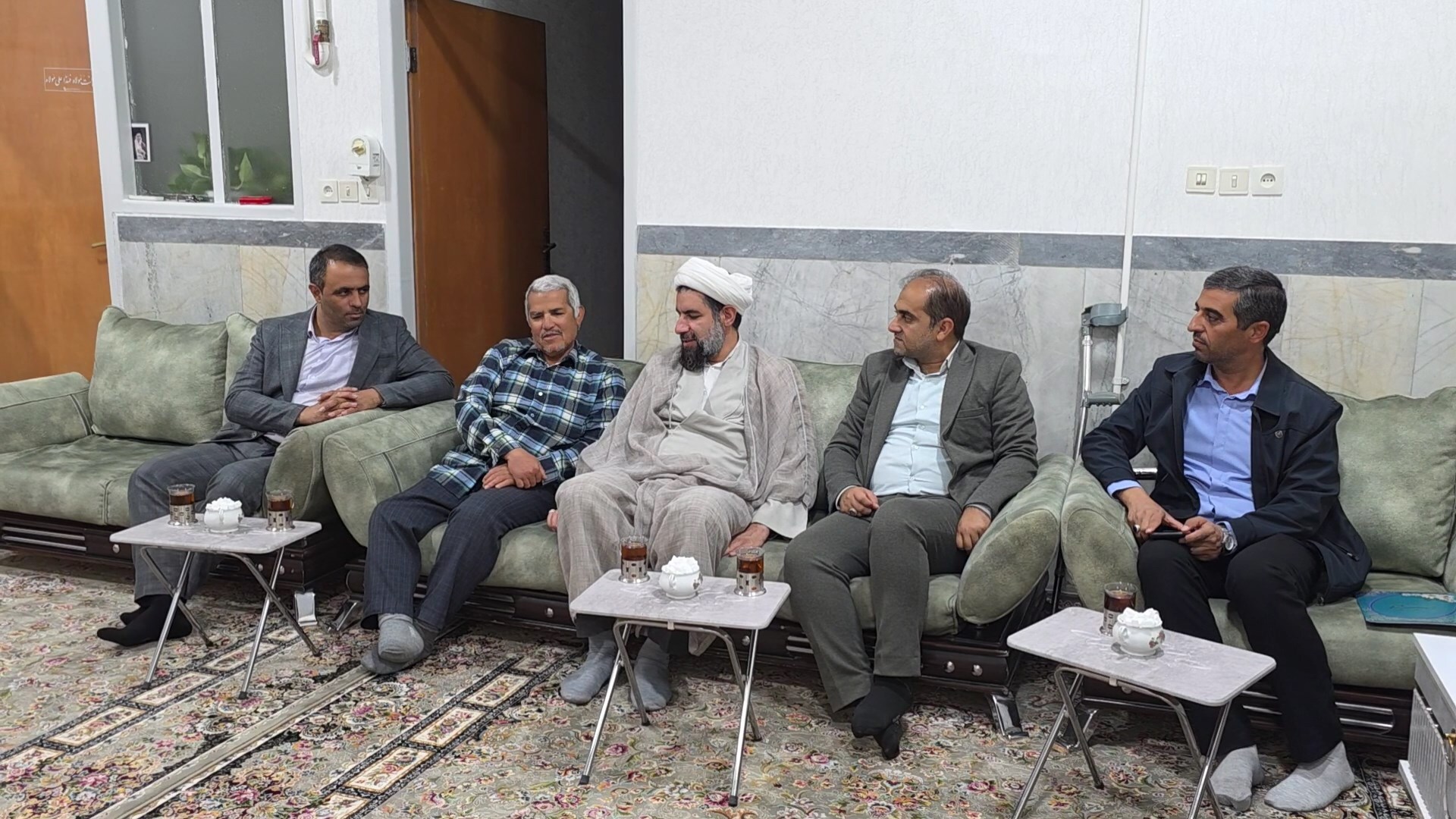 دیدار مسئولان شهرستان خور و بیابانک با دو جانباز دیدار مسئولان شهرستان خور و بیابانک با دو جانباز