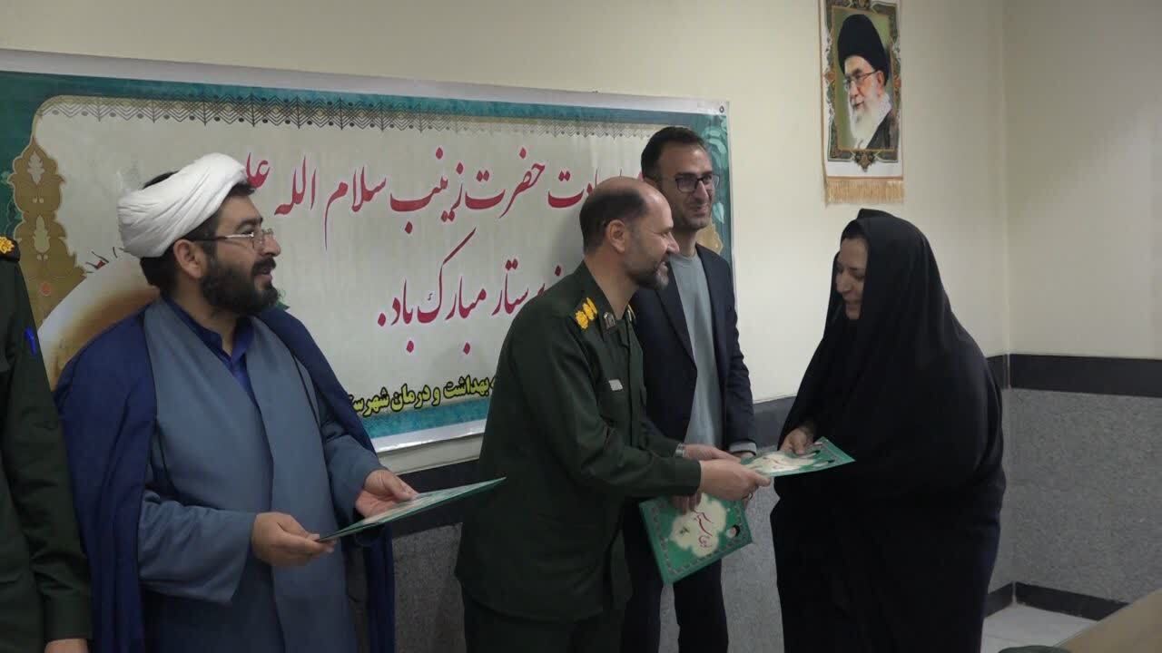تجلیل از پرستاران عرصه درمان در تکاب تجلیل از پرستاران عرصه درمان در تکاب
