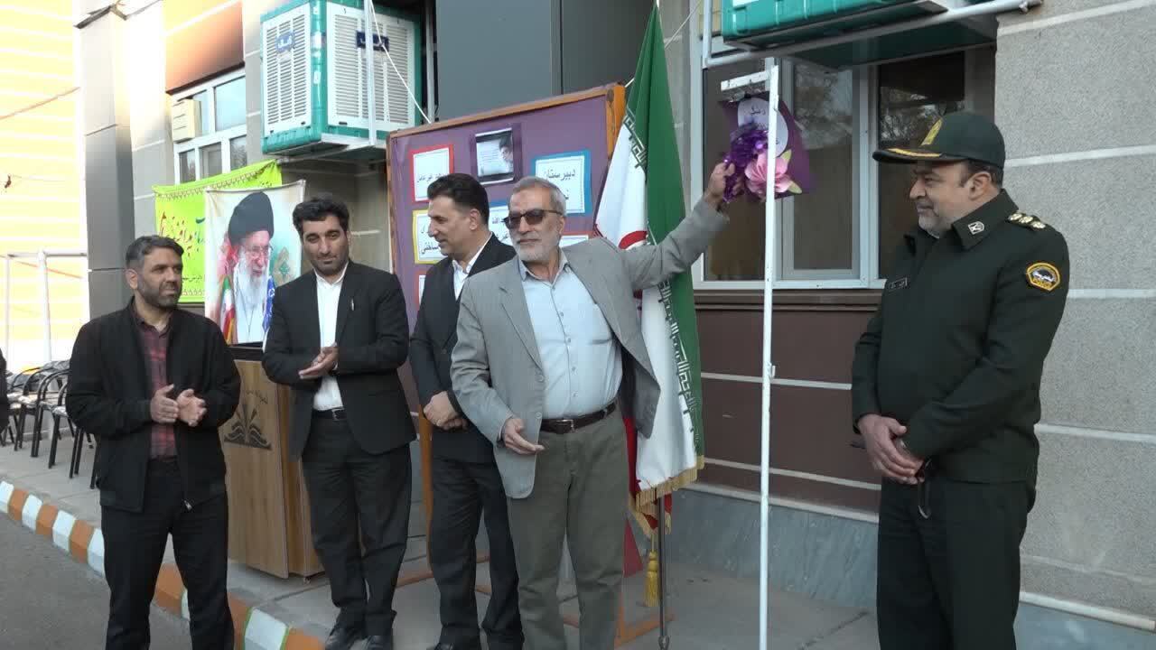 نواخته شدن زنگ پدافند غیرعامل در مدرسه نمونه شهدای فرهنگی دخترانه خوی نواخته شدن زنگ پدافند غیرعامل در مدرسه نمونه شهدای فرهنگی دخترانه خوی