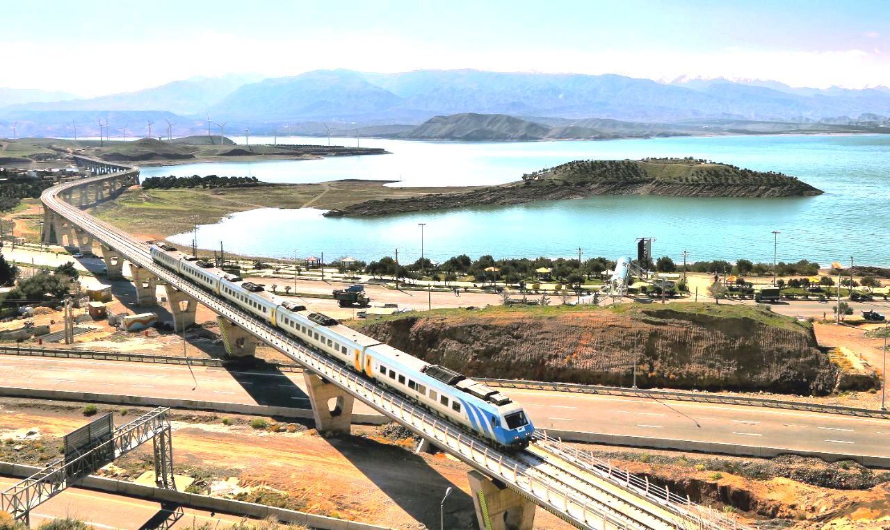 به صدا درآمدن سوت نخستین قطار گردشگری گیلان به صدا درآمدن سوت نخستین قطار گردشگری گیلان