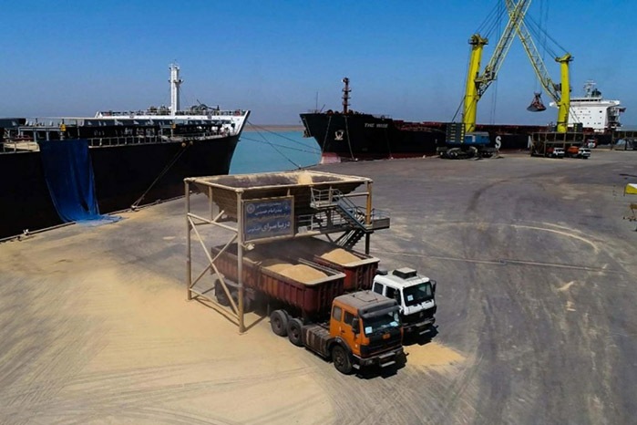 آغاز تخلیه نیم میلیون تن نهاده در بندر امام آغاز تخلیه نیم میلیون تن نهاده در بندر امام