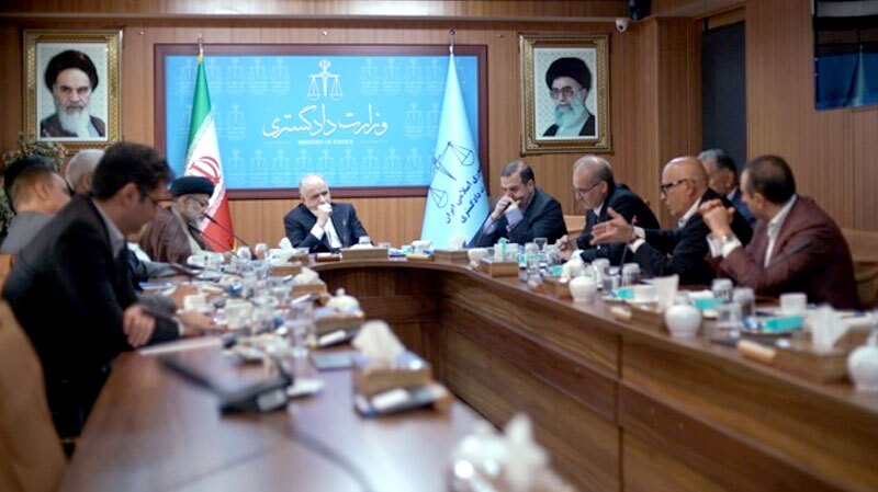 عزم دولت و قوه قضائیه برای رفع موانع فعالان اقتصادی عزم دولت و قوه قضائیه برای رفع موانع فعالان اقتصادی