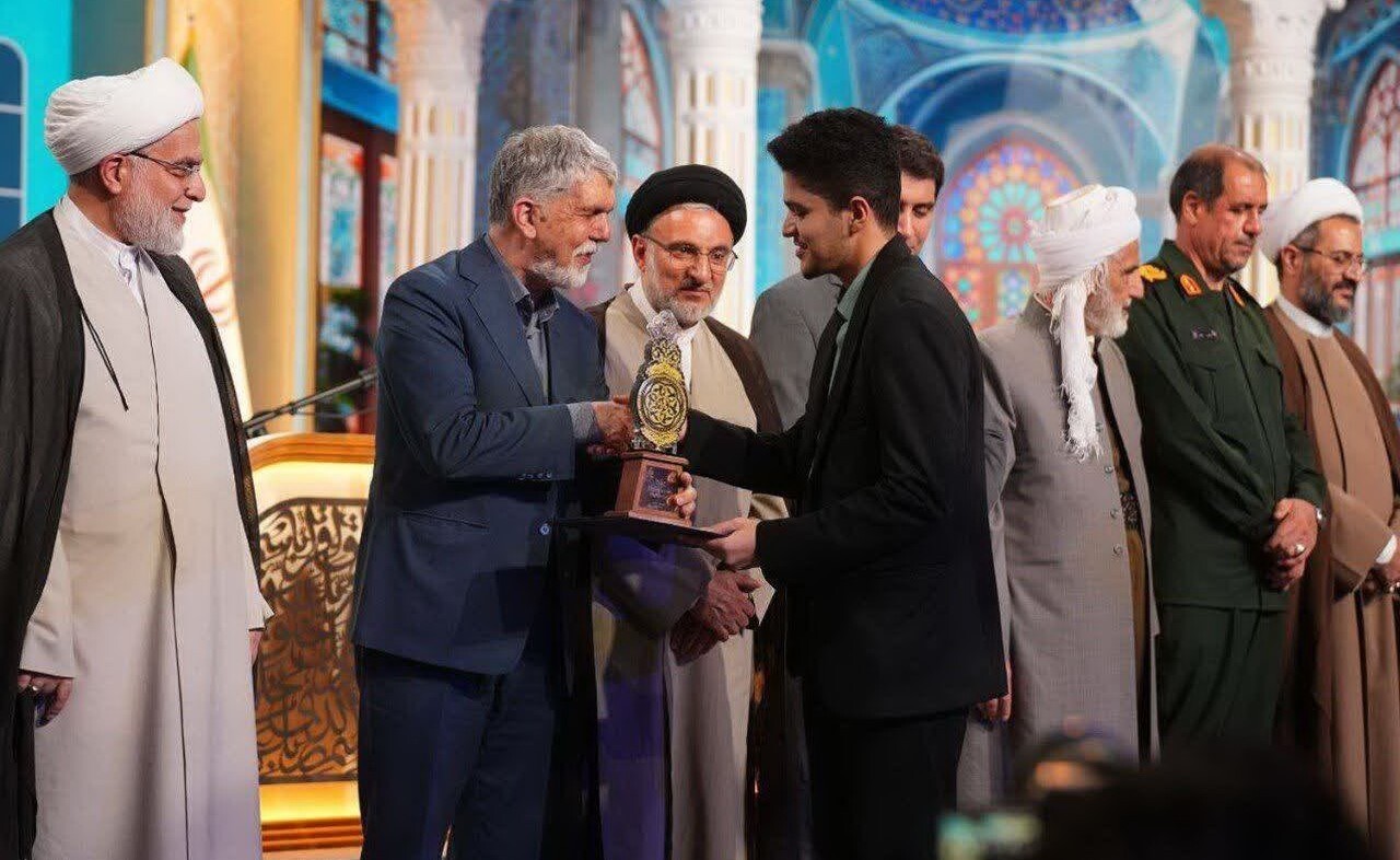 رتبه نخست کشوری از آن یک حافظ کل قرآن از اسلامشهر