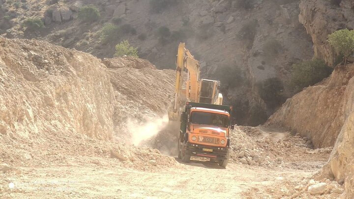 ایمن سازی جاده سخت گذر و پرحادثه تنگ پیرزال