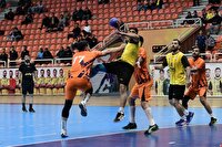 سایپا با شکست سپاهان صدرنشین ماند