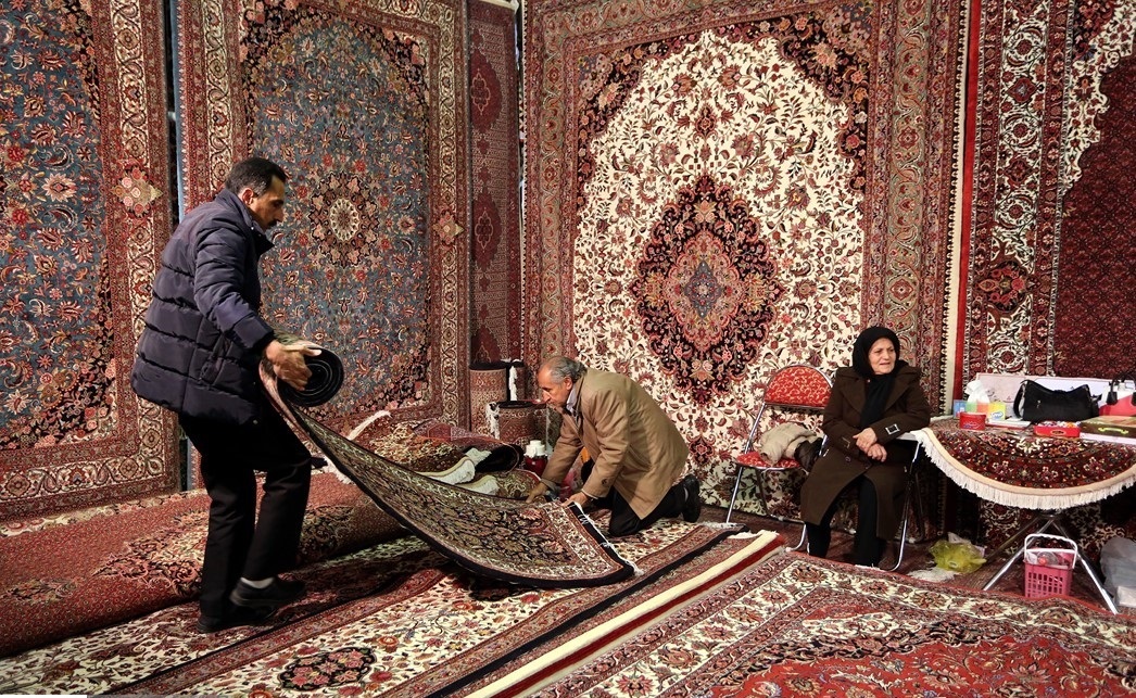 گشایش نمایشگاه فرش دستباف در همدان گشایش نمایشگاه فرش دستباف در همدان