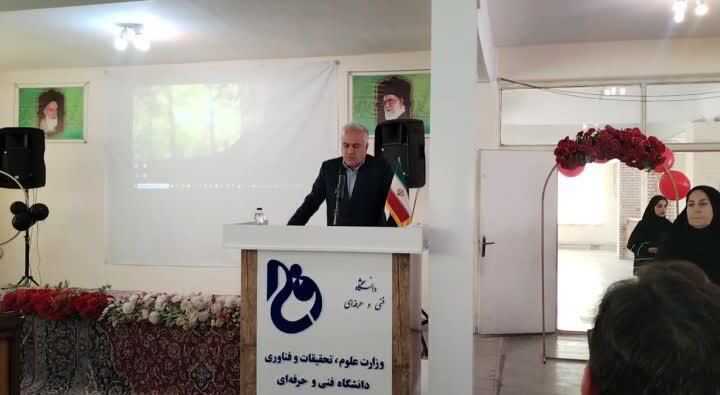 تجلیل از دانشجویان آموزشکده مهدیه خوی در مراسم روز دانشجو تجلیل از دانشجویان آموزشکده مهدیه خوی در مراسم روز دانشجو