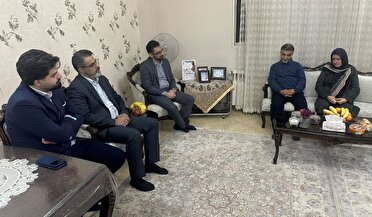 دیدار مدیرکل صدا و سیمای گیلان با خانواده شهید رسانه ملی در لاهیجان