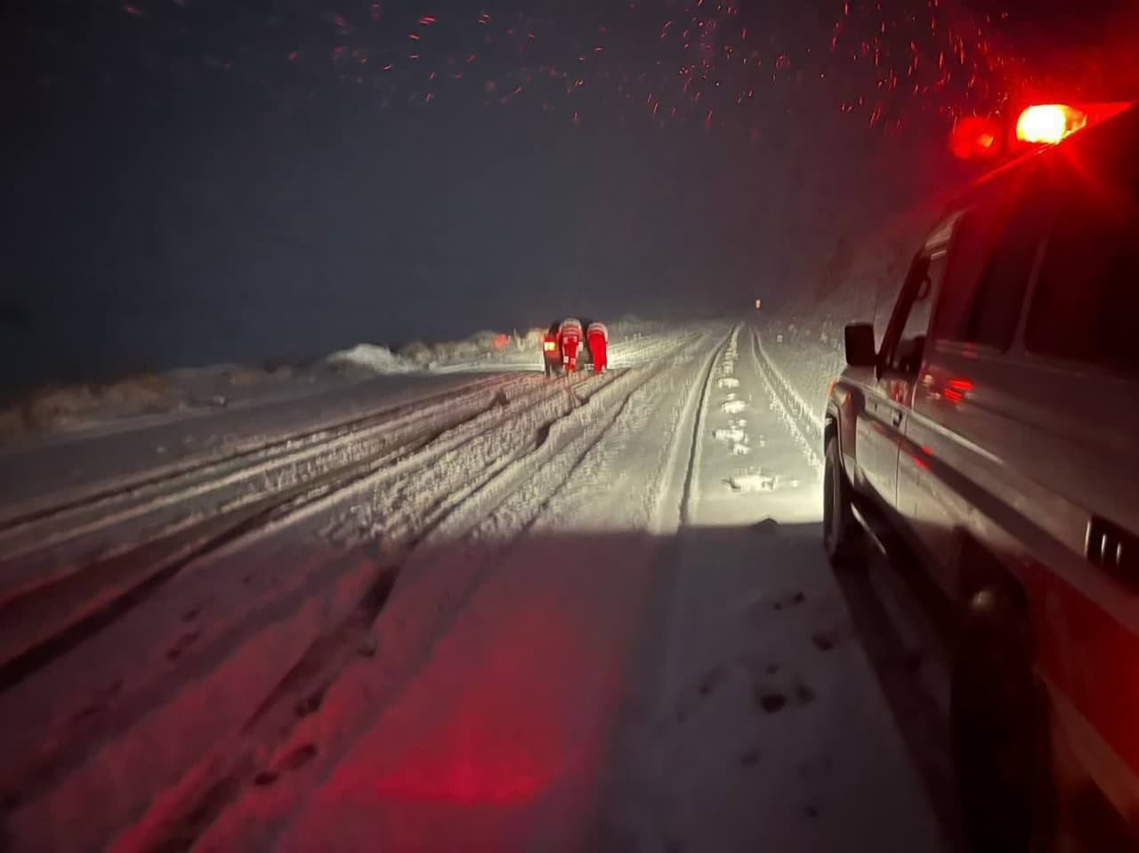 ۷۰ خودروی گرفتار در برف اشنویه نجات یافتند ۷۰ خودروی گرفتار در برف اشنویه نجات یافتند