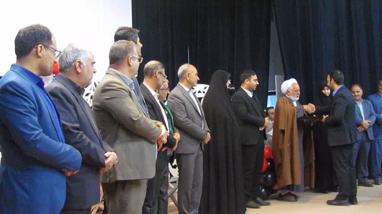 تجلیل از دانشجویان برتر و نخبگان علمی دانشکده علوم قرآنی و دانشگاه فرهنگیان میبد