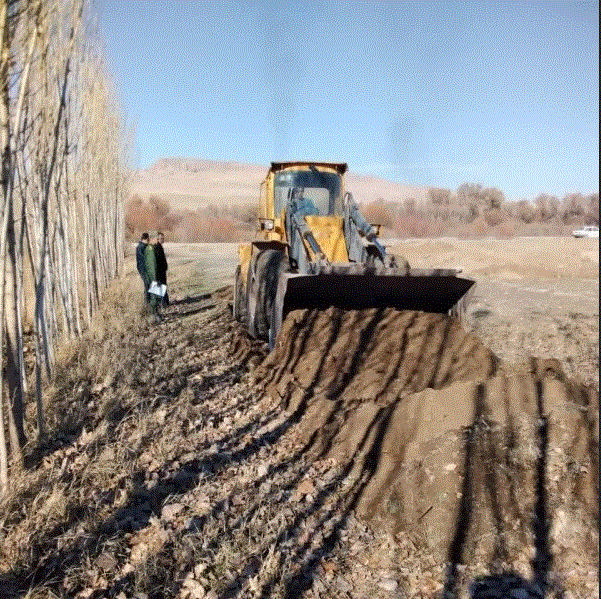 آزادسازی بستر رودخانههای زرینهرود و سیمینهرود در شهرستان میاندوآب آزادسازی بستر رودخانههای زرینهرود و سیمینهرود در شهرستان میاندوآب