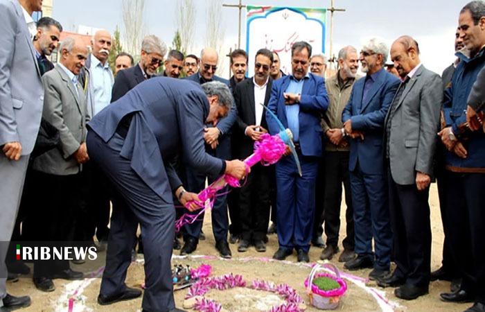 کلنگ‌زنی مدرسه ۱۲ کلاسه شهرک نیاوران بروجرد