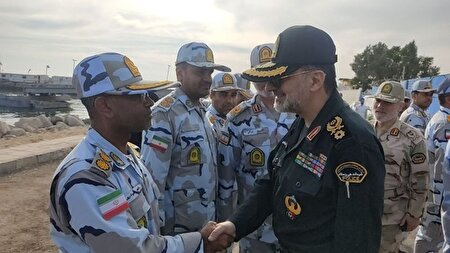 بازدید سردار رادان از یگان‌های دریایی بندرعباس