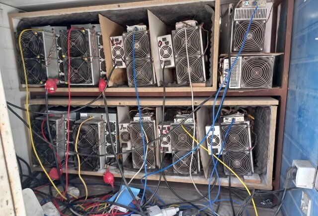 ضبط هفت دستگاه ماینر قاچاق در ارومیه ضبط هفت دستگاه ماینر قاچاق در ارومیه