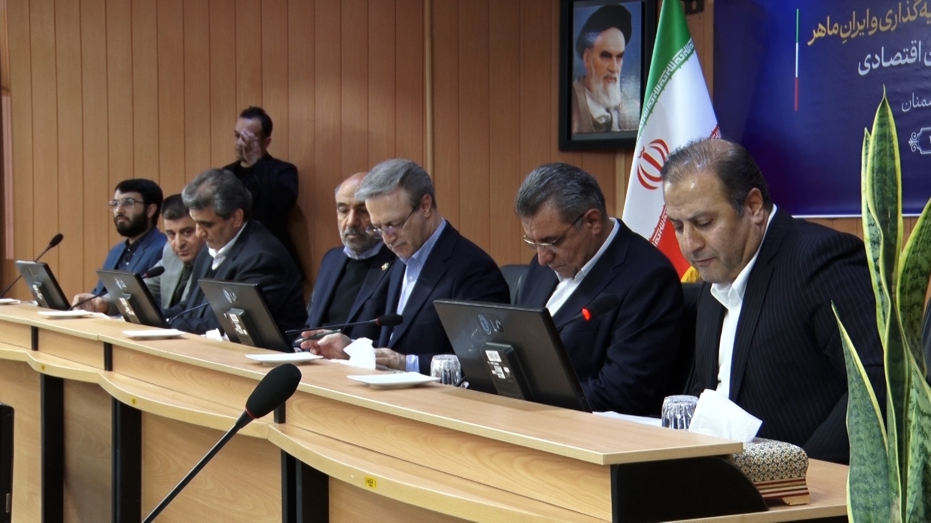 اصلاح آییننامه مشاغل سخت و زیانآور در دستور کار دولت اصلاح آییننامه مشاغل سخت و زیانآور در دستور کار دولت