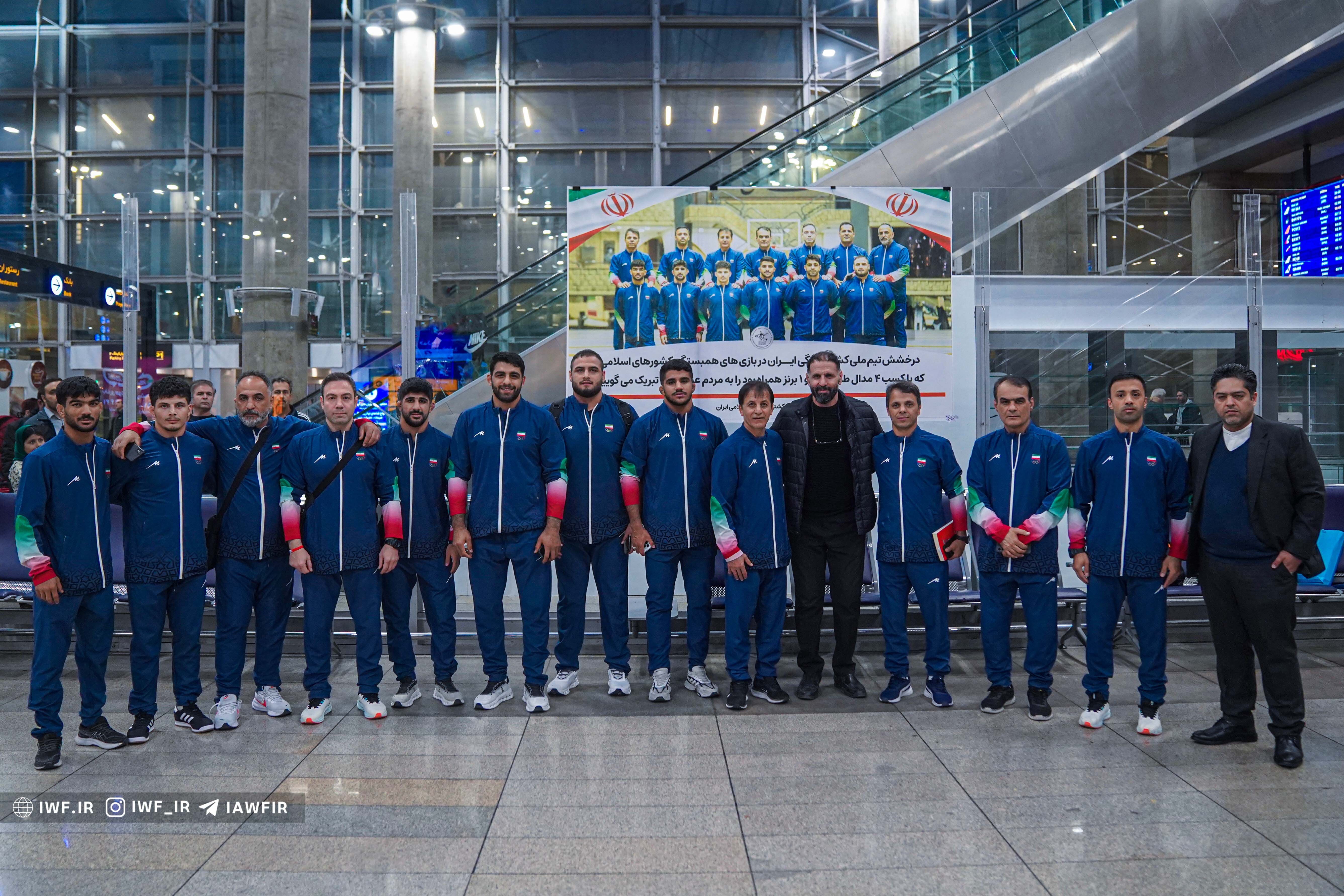 اعضای تیم ملی کشتی فرنگی ایران به میهن بازگشتند اعضای تیم ملی کشتی فرنگی ایران به میهن بازگشتند