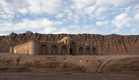 مرمت کاروانسرای ثبت جهانی چاهکوران در راور آغاز شد مرمت کاروانسرای ثبت جهانی چاهکوران در راور آغاز شد