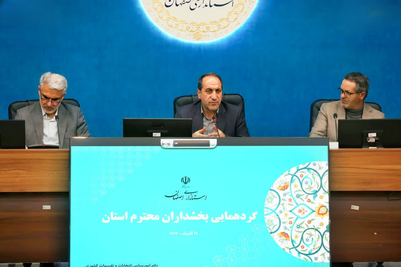 بخشداران خط مقدم مدیریت اجرایی دولت در استان هستند