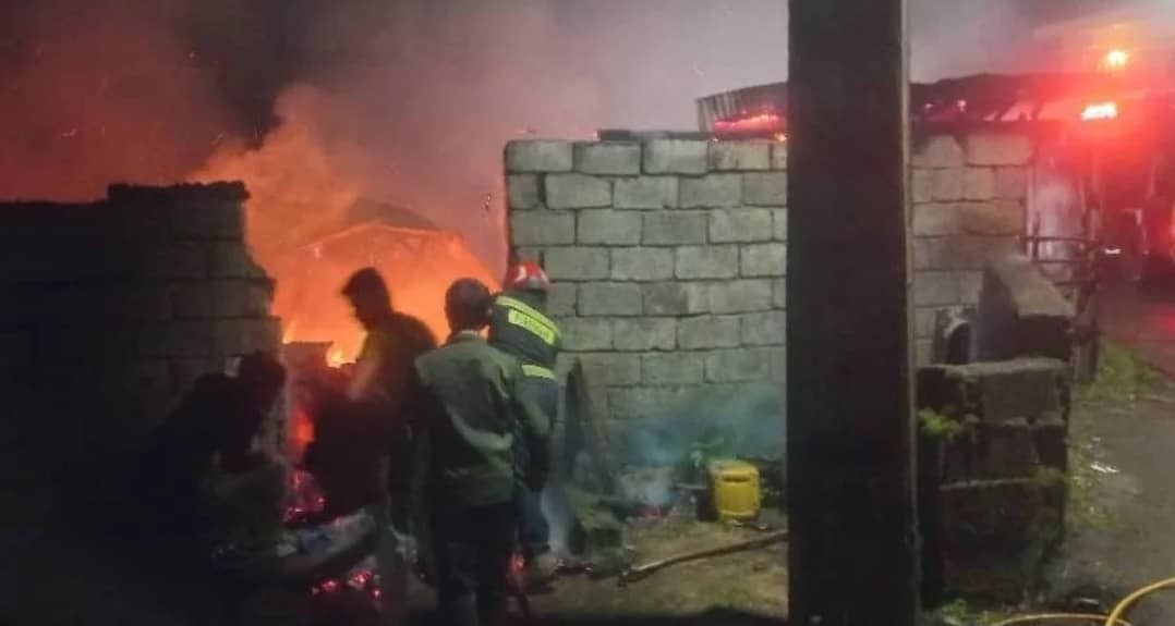 مهار آتش سوزی یک دامداری در واجارگاره مهار آتش سوزی یک دامداری در واجارگاره