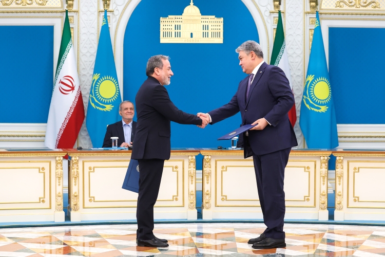 امضا و تبادل ۷ سند و تفاهمنامه ایران و قزاقستان امضا و تبادل ۷ سند و تفاهمنامه ایران و قزاقستان