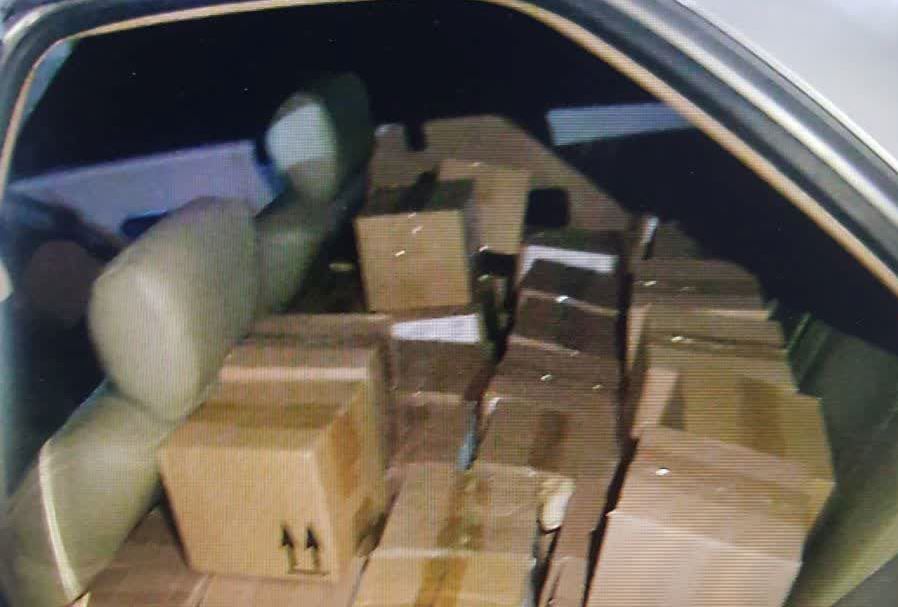 توقیف خودرو حامل کالای قاچاق ماکارونی در بندر انزلی