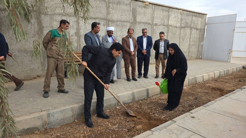 غرس ۱۵ اصله نهال در سالروز ولادت حضرت فاطمه زهرا (س)
