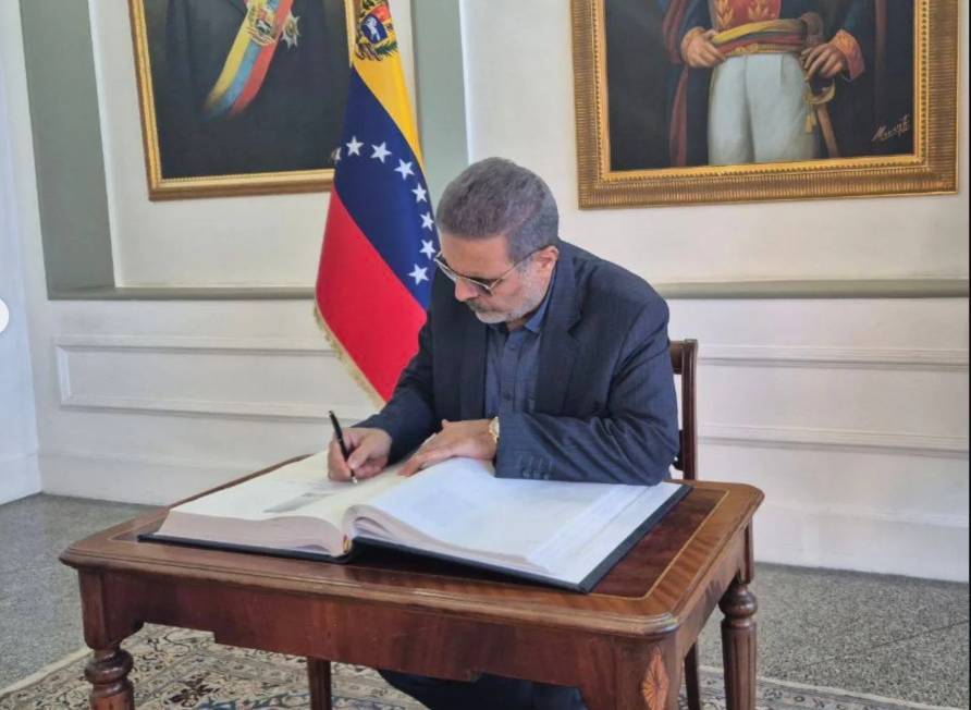 توقیف نفتکش ونزوئلایی مصداق دزدی دریایی در کارائیب است توقیف نفتکش ونزوئلایی مصداق دزدی دریایی در کارائیب است