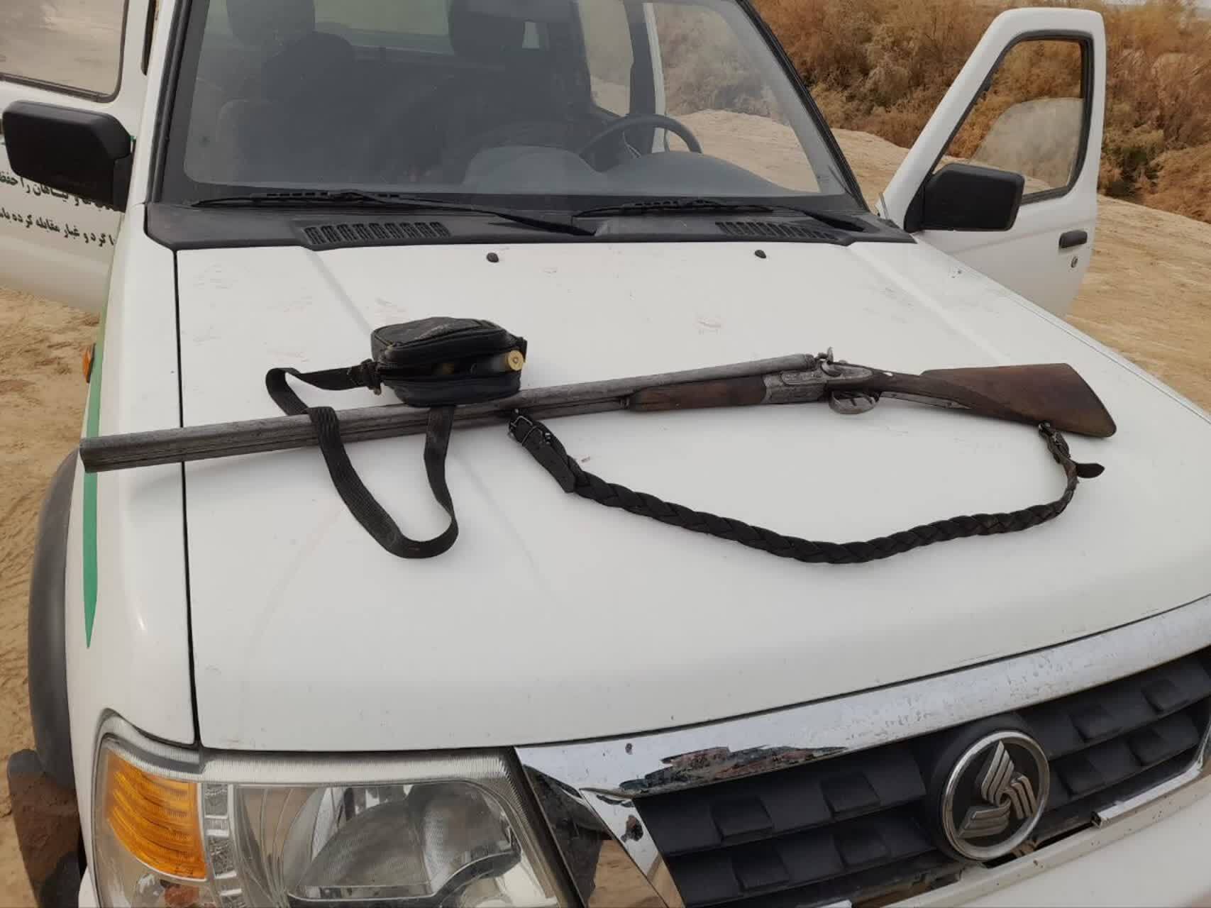 شکارچی متخلف در تالاب مره قم دستگیر شد شکارچی متخلف در تالاب مره قم دستگیر شد