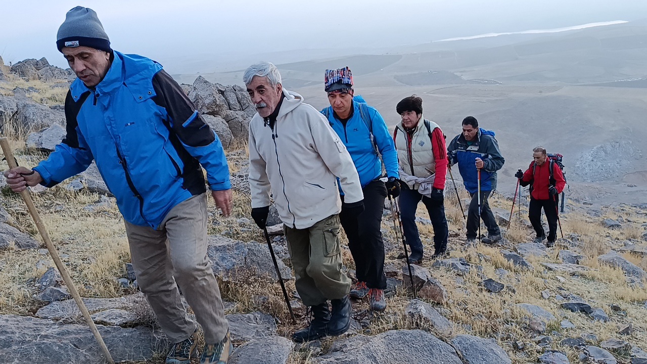 همایش استانی کوهپیمایی و صعود به قله گوشیر مراغه همایش استانی کوهپیمایی و صعود به قله گوشیر مراغه