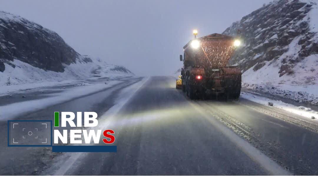 برفروبی کیلومتر باند در جادههای لرستان برفروبی کیلومتر باند در جادههای لرستان