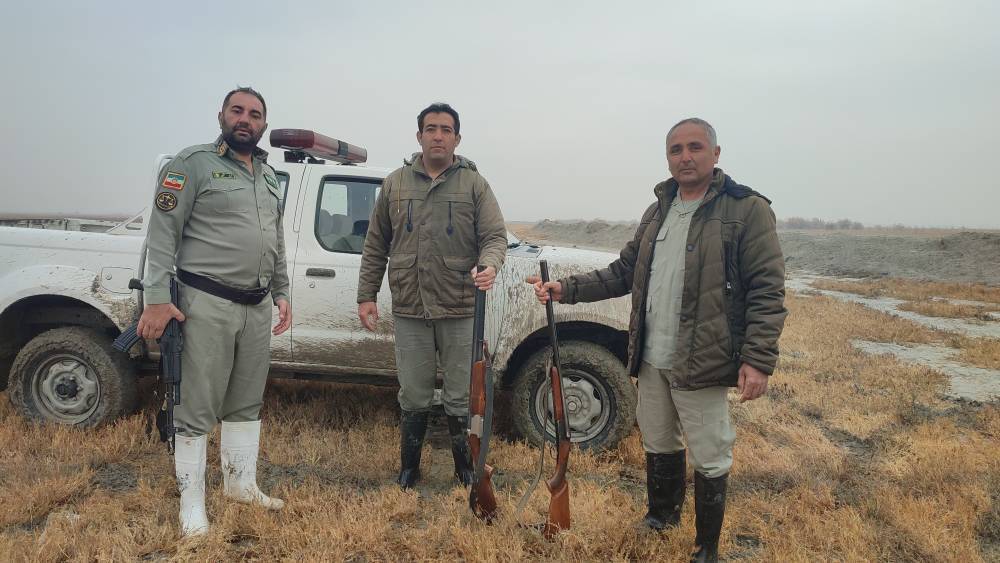 دستگیری شکارچیان غیرمجاز در پارک ملی دریاچه ارومیه دستگیری شکارچیان غیرمجاز در پارک ملی دریاچه ارومیه