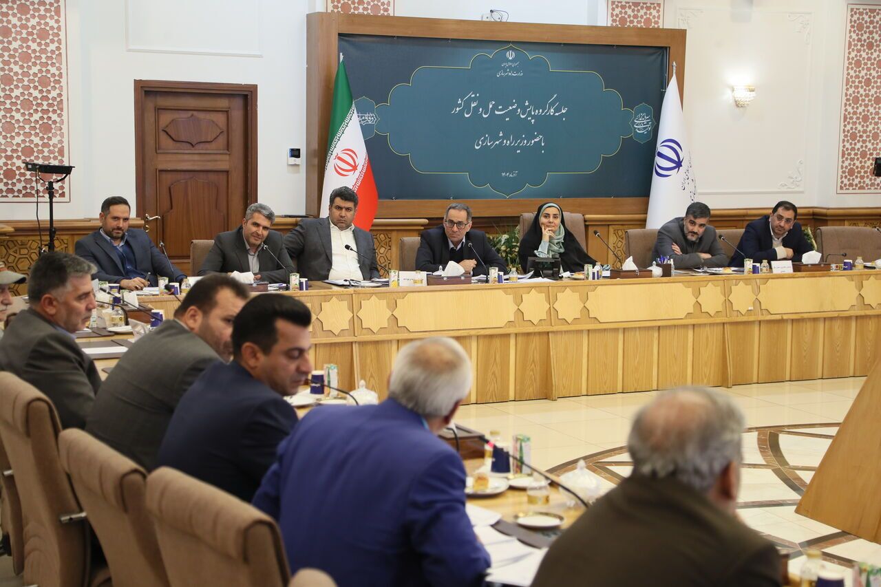 دستور وزیر راه برای تعیین تکلیف بیمه رانندگان و سهمیه سوخت ناوگان حملونقل عمومی دستور وزیر راه برای تعیین تکلیف بیمه رانندگان و سهمیه سوخت ناوگان حملونقل عمومی