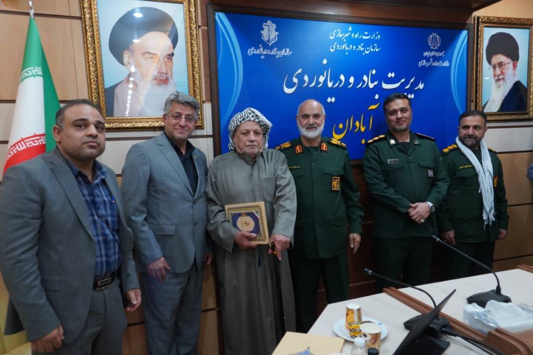 تجلیل از خانوادههای شهدا، رزمندگان و لنجداران دوران دفاع مقدس در بندر آبادان تجلیل از خانوادههای شهدا، رزمندگان و لنجداران دوران دفاع مقدس در بندر آبادان