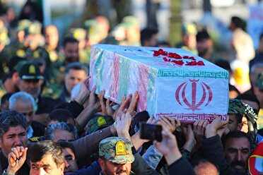 تشییع پیکر مطهر شهید ۲۱ ساله گمنام در مصلی اهواز