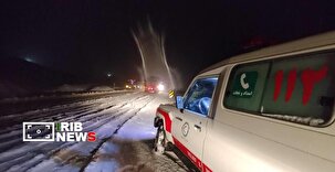امداد به خودرو‌های گرفتار در برف سمنان