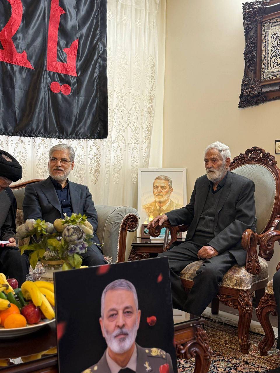 دیدار وزیر علوم با خانواده شهیدان لاریجانی، خطیب و امیر موسوی